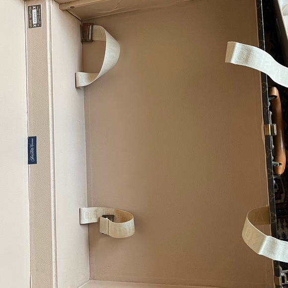 Vintage Louis Vuitton trunk with dividers and tray. 28x18x9 “. Mint condition. - Picture 7 of 15